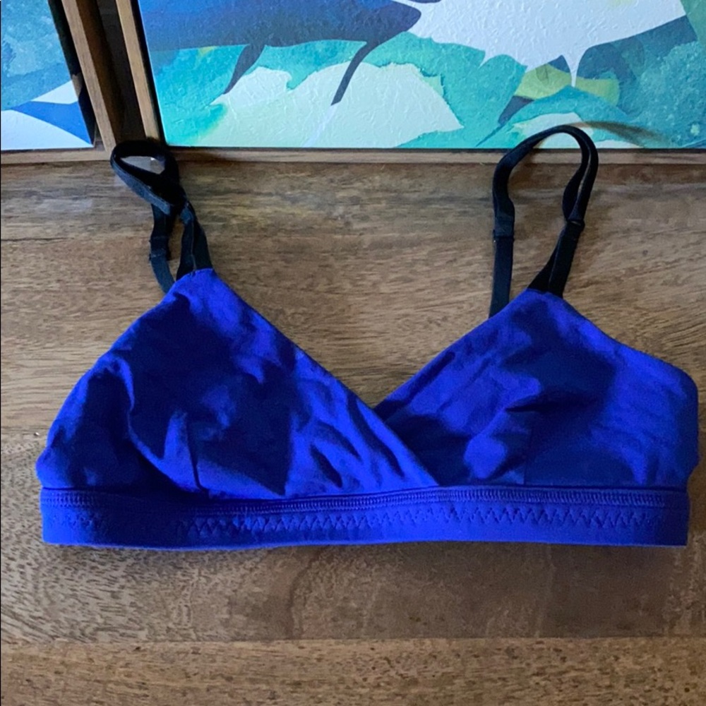 Lululemon blue cross back sports bra